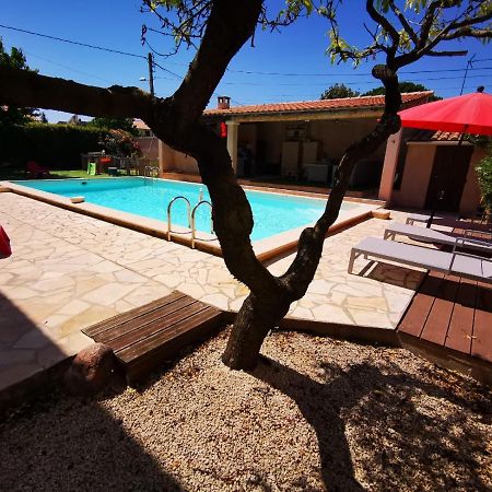 joli appartement indépendant avec piscine chauffée chez propriétaire Bernis Extérieur photo