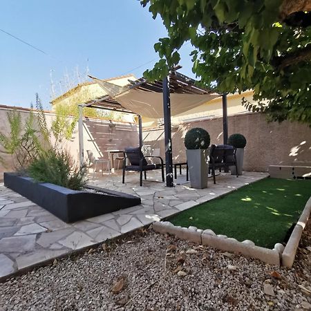 joli appartement indépendant avec piscine chauffée chez propriétaire Bernis Extérieur photo