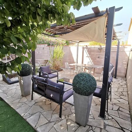 joli appartement indépendant avec piscine chauffée chez propriétaire Bernis Extérieur photo