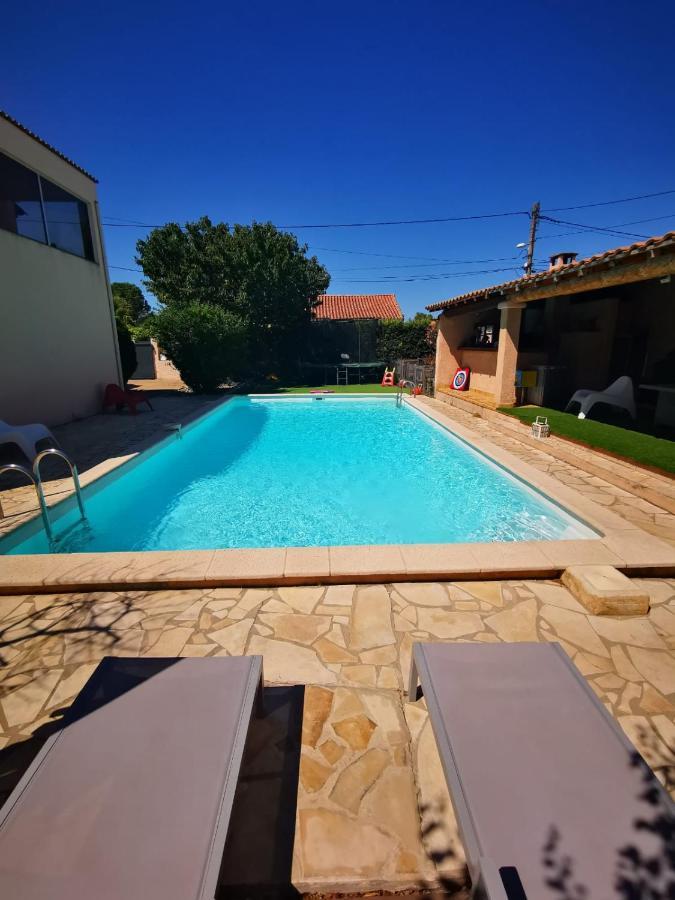 joli appartement indépendant avec piscine chauffée chez propriétaire Bernis Extérieur photo