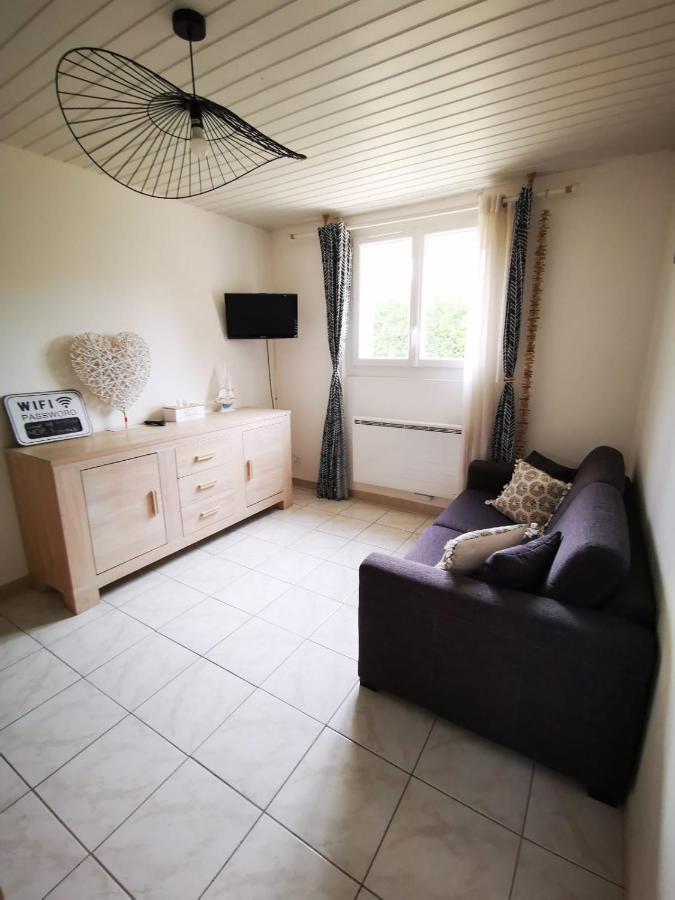 joli appartement indépendant avec piscine chauffée chez propriétaire Bernis Extérieur photo