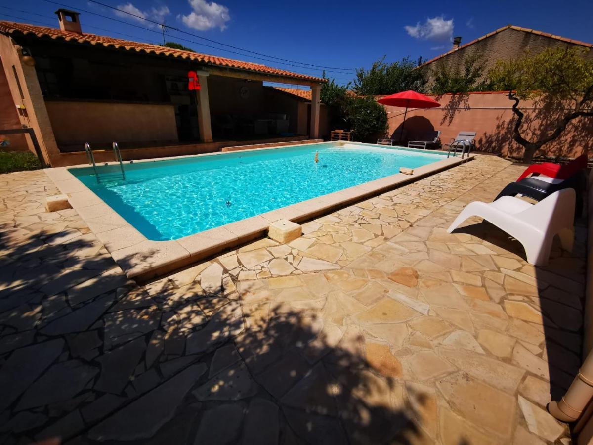joli appartement indépendant avec piscine chauffée chez propriétaire Bernis Extérieur photo